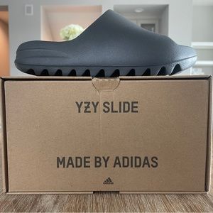 YEEZY slides - Size 4